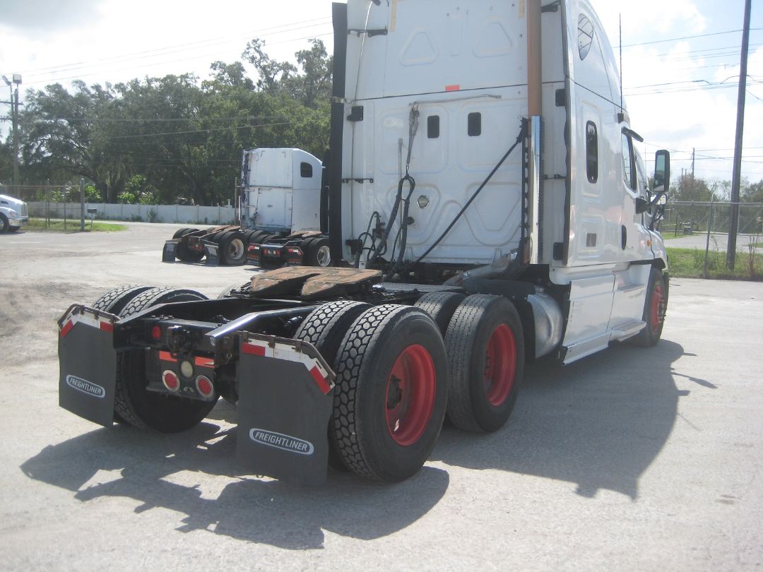 2013 FREIGHTLINER Cascadia - Image 3